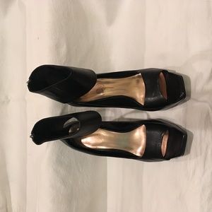 New Jessica Simpson Black Ankle Zip Platform Heels